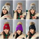 Шапка с помпоном из натурального меха. Производство Россия