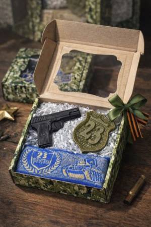 Набор к 23 февраля. Полотенце 30*30 см махра + 2 мыла ручной работы пистолет и щит