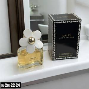 Marc Jacobs Daisy